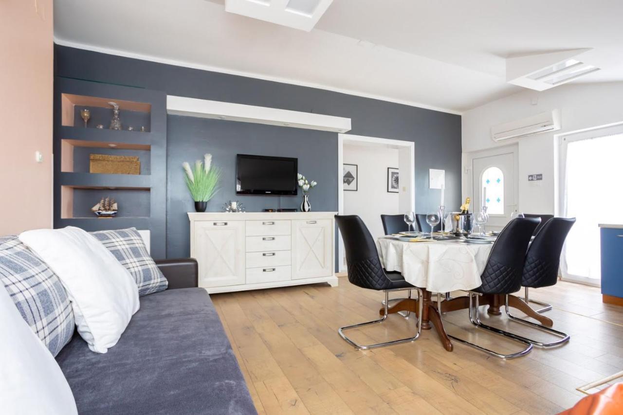 Apartman Luni Sa Bazenom - Malinska, Sveti Anton Sveti Anton  Extérieur photo
