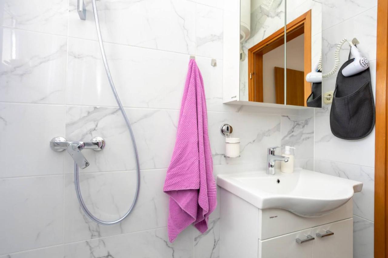 Apartman Luni Sa Bazenom - Malinska, Sveti Anton Sveti Anton  Extérieur photo