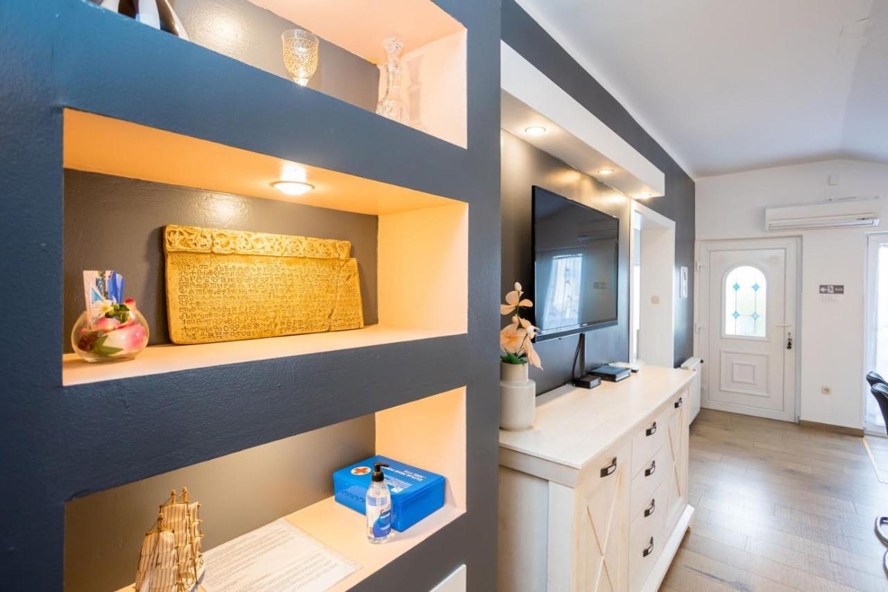 Apartman Luni Sa Bazenom - Malinska, Sveti Anton Sveti Anton  Extérieur photo
