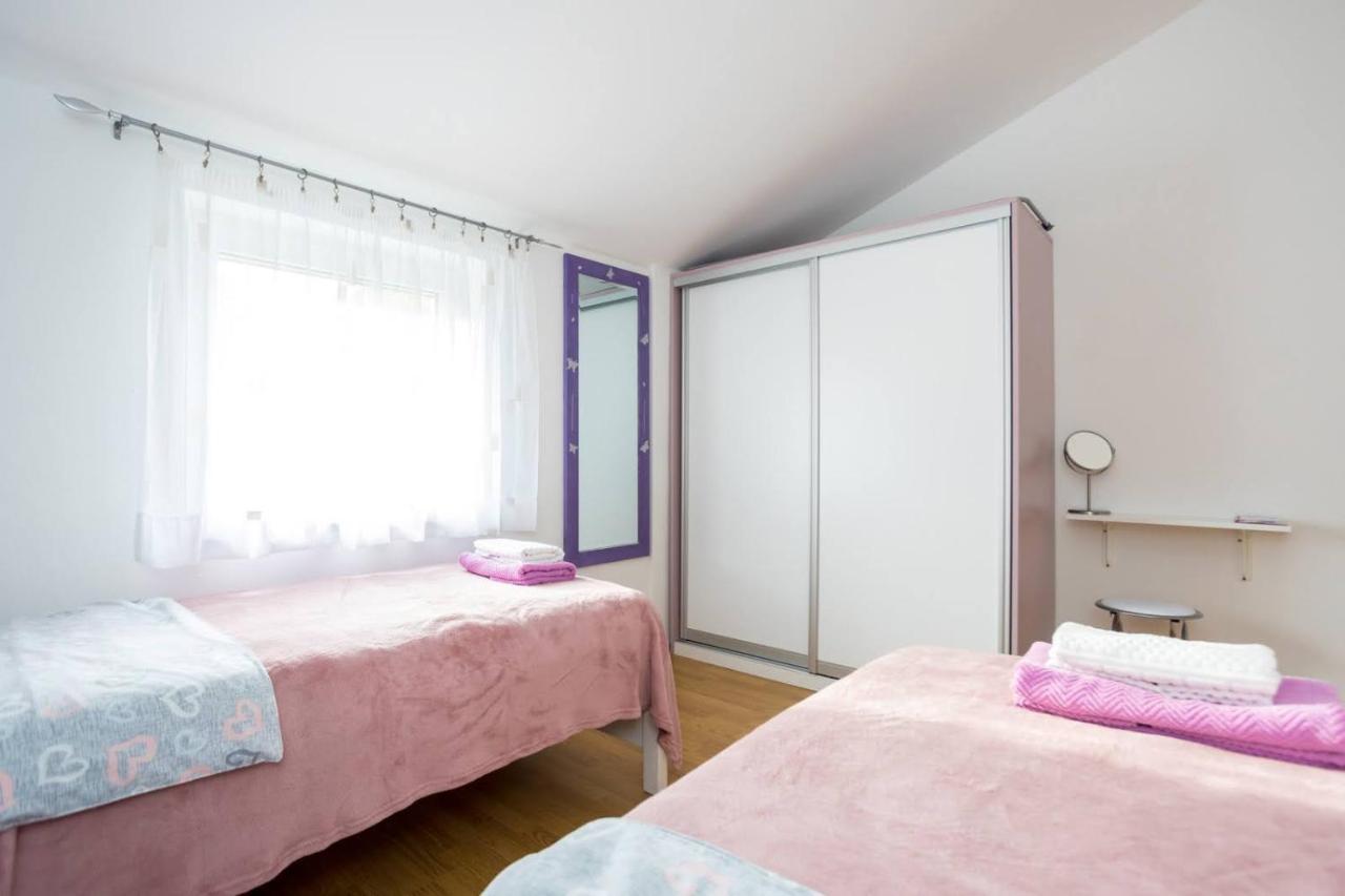 Apartman Luni Sa Bazenom - Malinska, Sveti Anton Sveti Anton  Extérieur photo